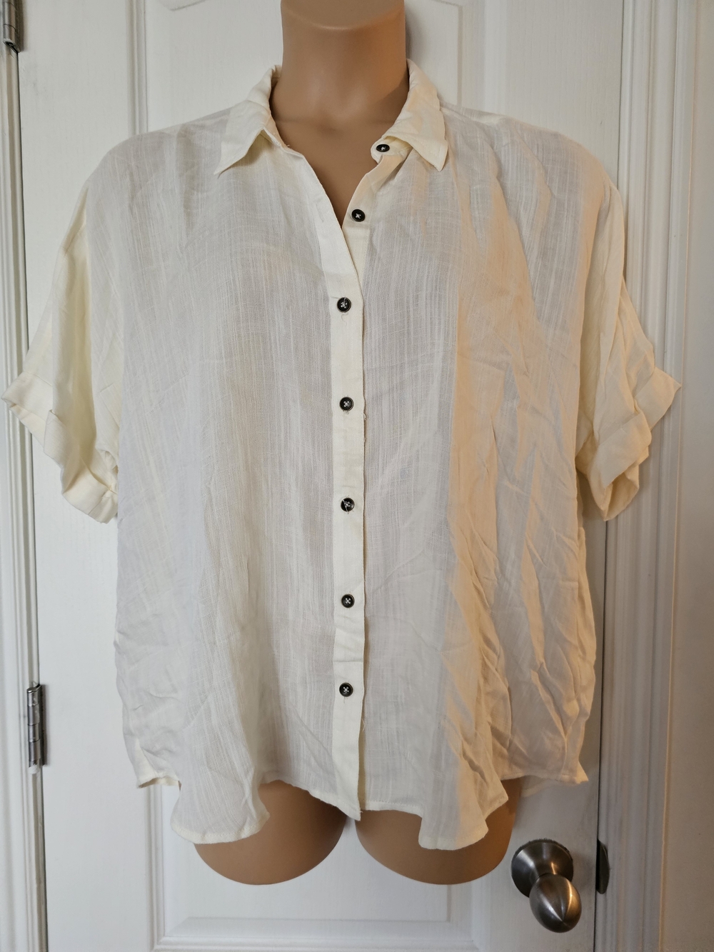 Maurices NWOT Xl Cream Short-Sleeve Button-Down Shirt